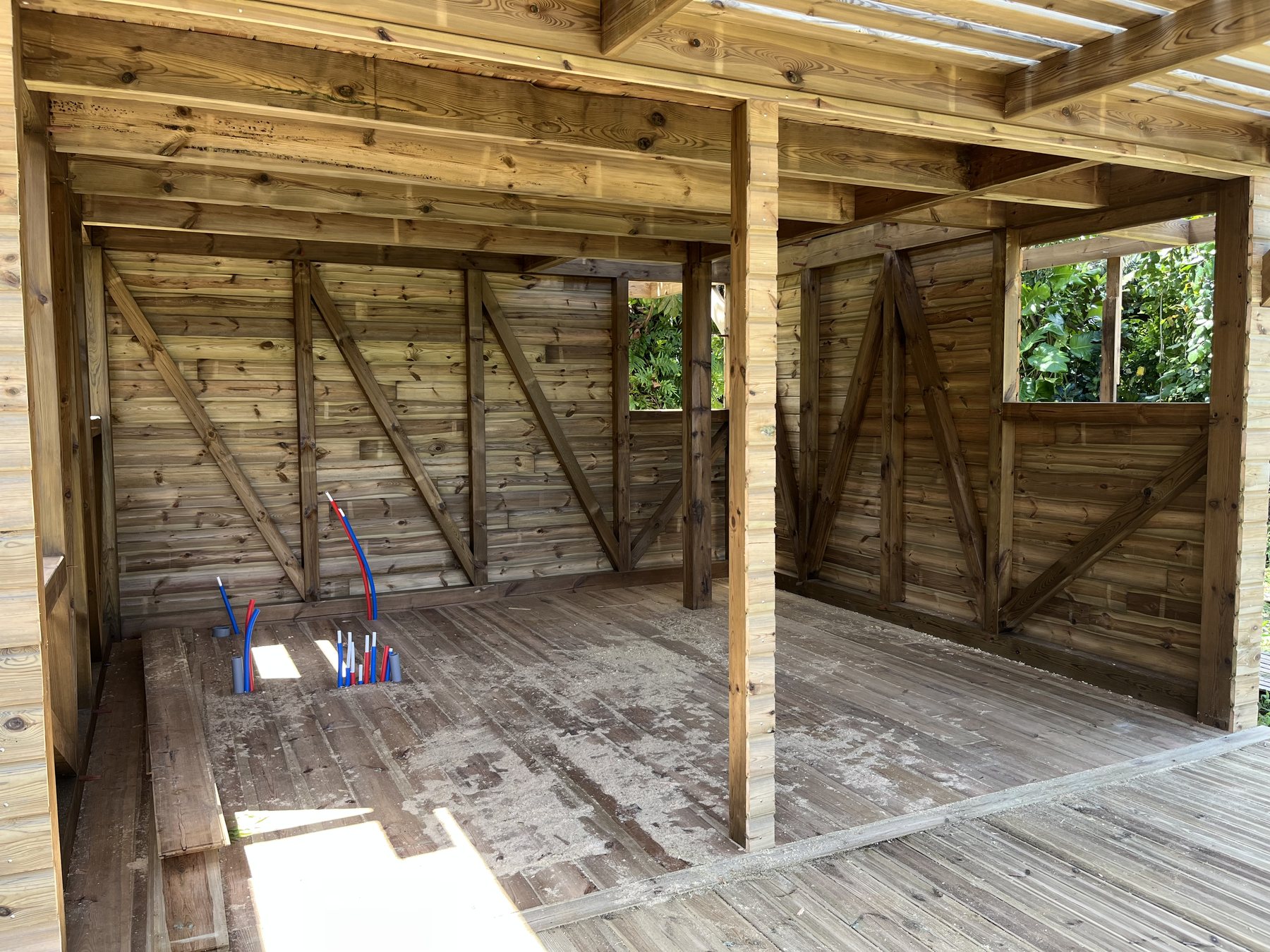 Rez-de-chaussée d'un Écolodge TRADIKAZ pendant les finitions